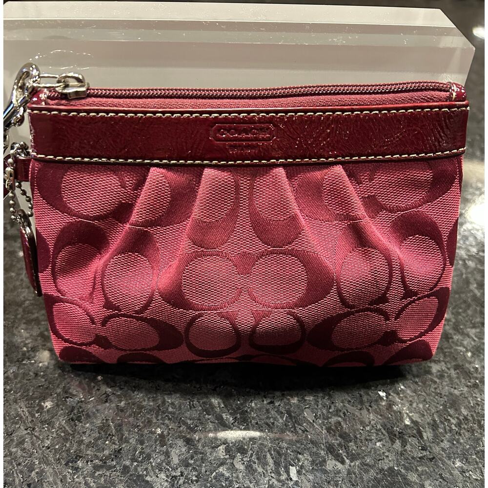 Coach Signature C's
Canvas/Patent Leather Burgundy Red Wristlet